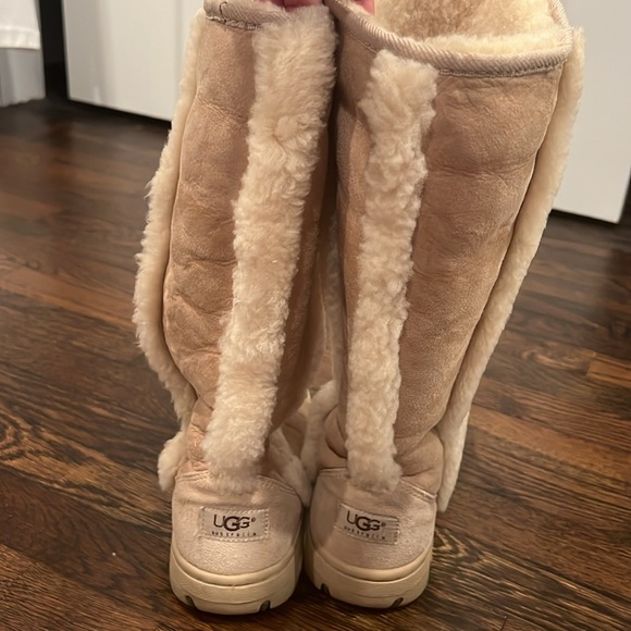 UGG Boots - Picture 5 of 11